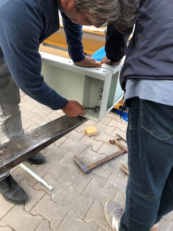 ki�i i�eren bir resim

A��klama otomatik olarak olu�turuldu